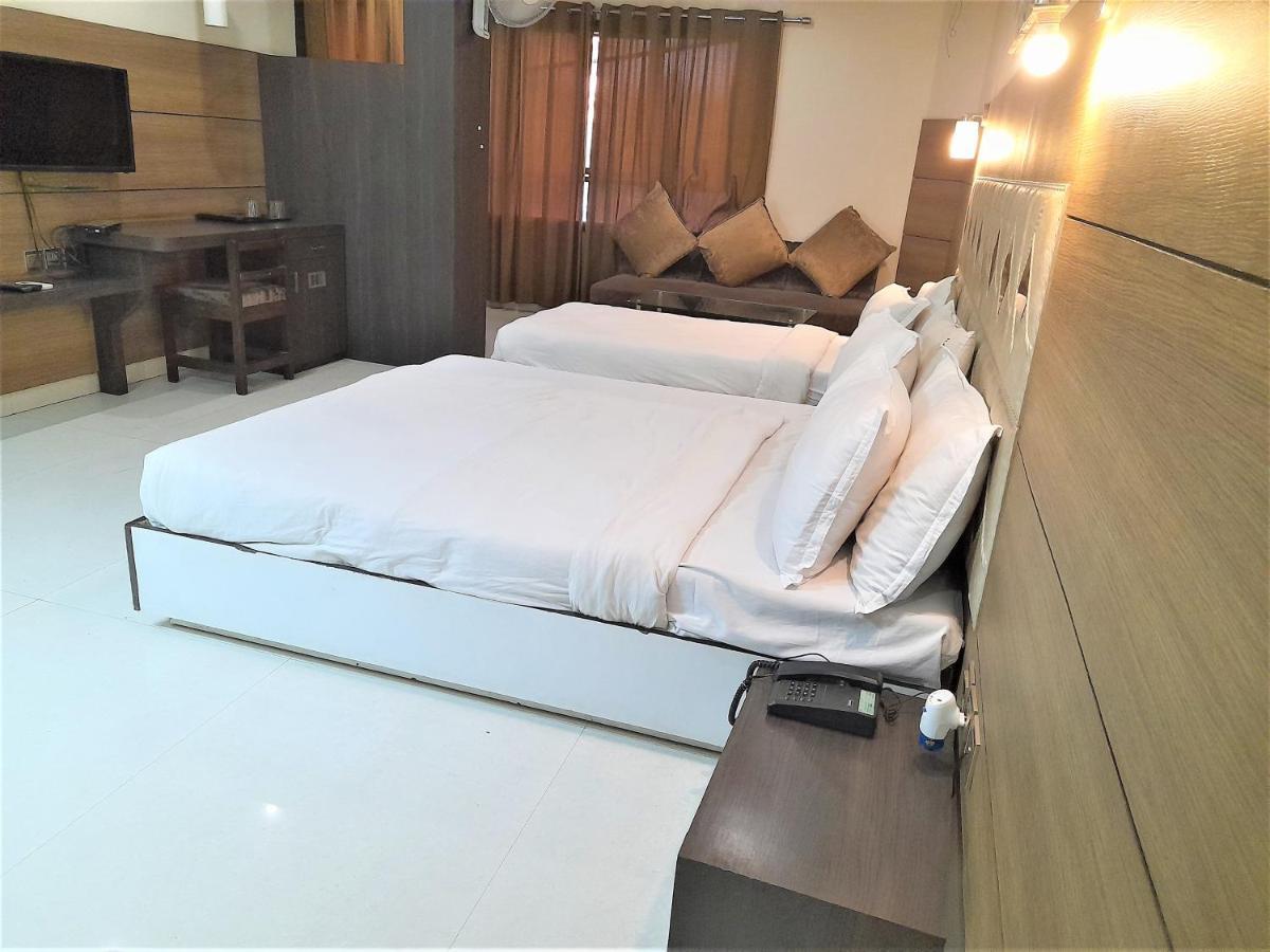 Cherrystay Kiran Inn インドール エクステリア 写真
